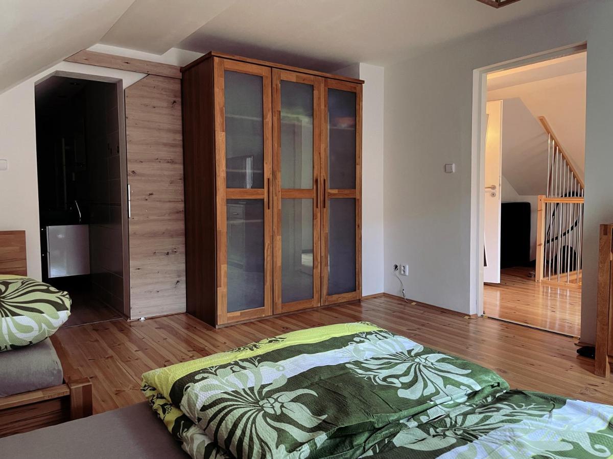 Apartman Nejdek Exteriör bild